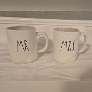 Rae Dunn Mug Set - Mr. And Mrs.